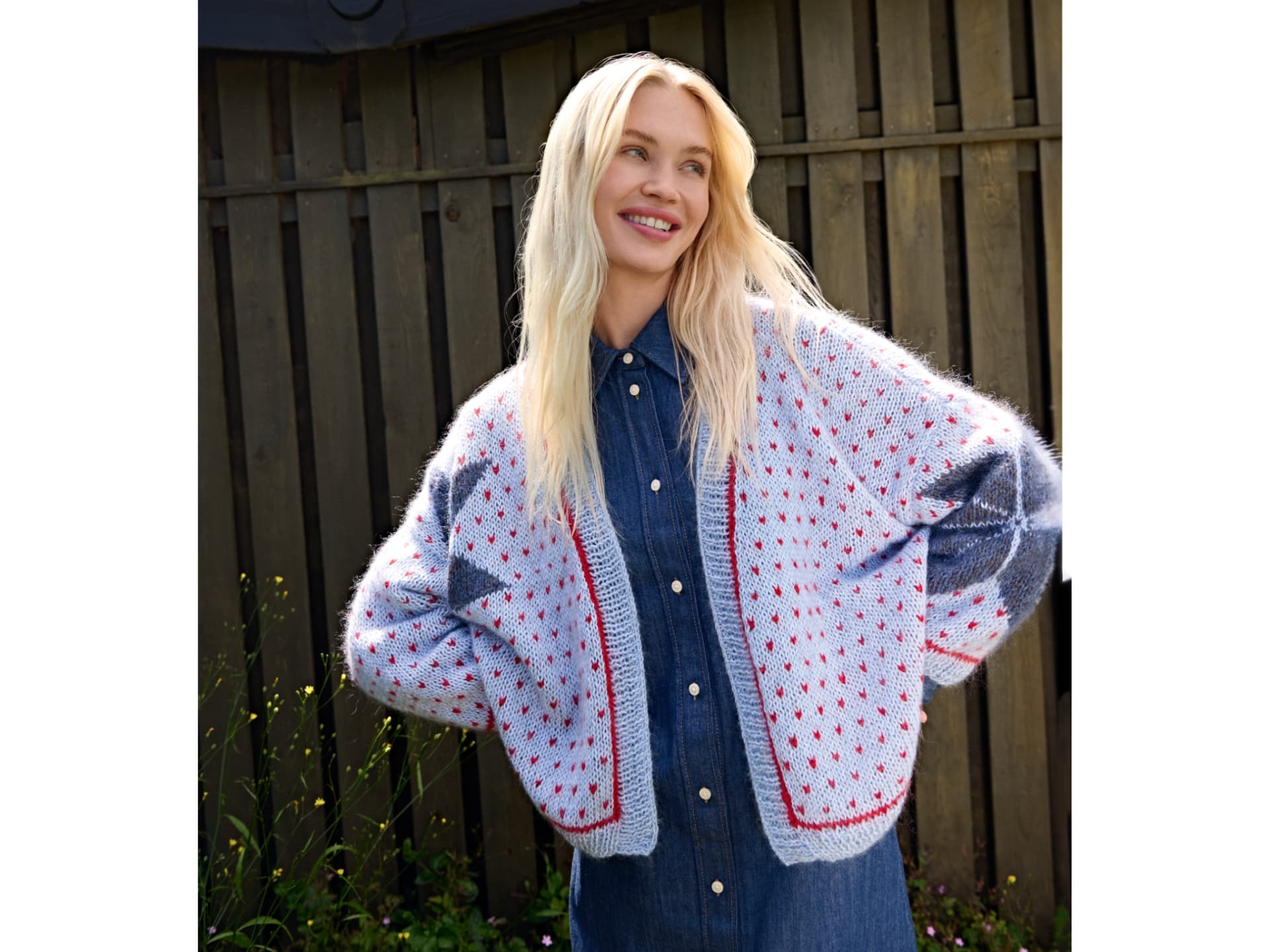 Stricken mit Rundstricknadel - Model in Herzchen-Jacke von Lana Grossa