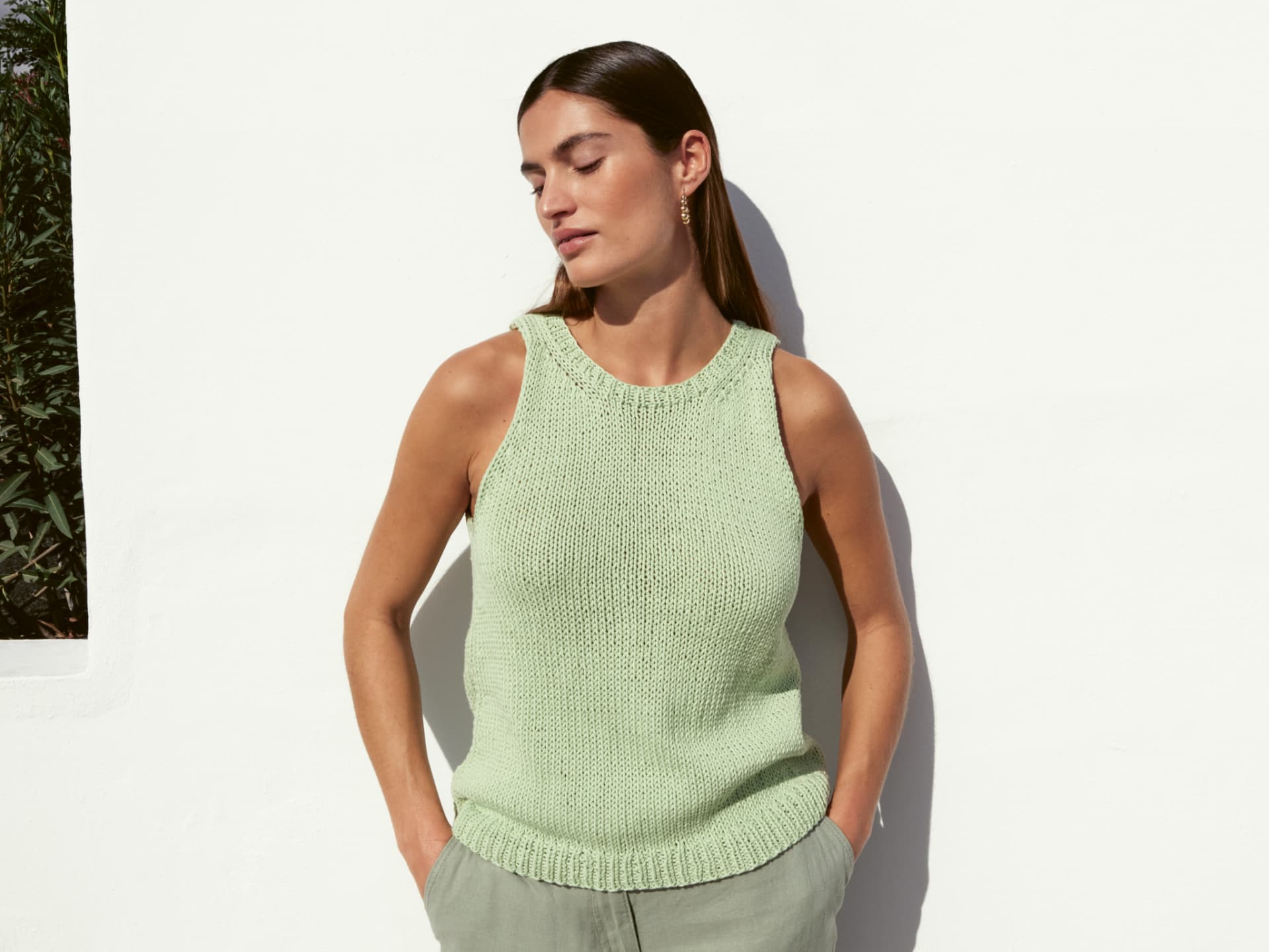 Stricken mit Rundstricknadel - Model in luftigem Trägertop von Lana Grossa