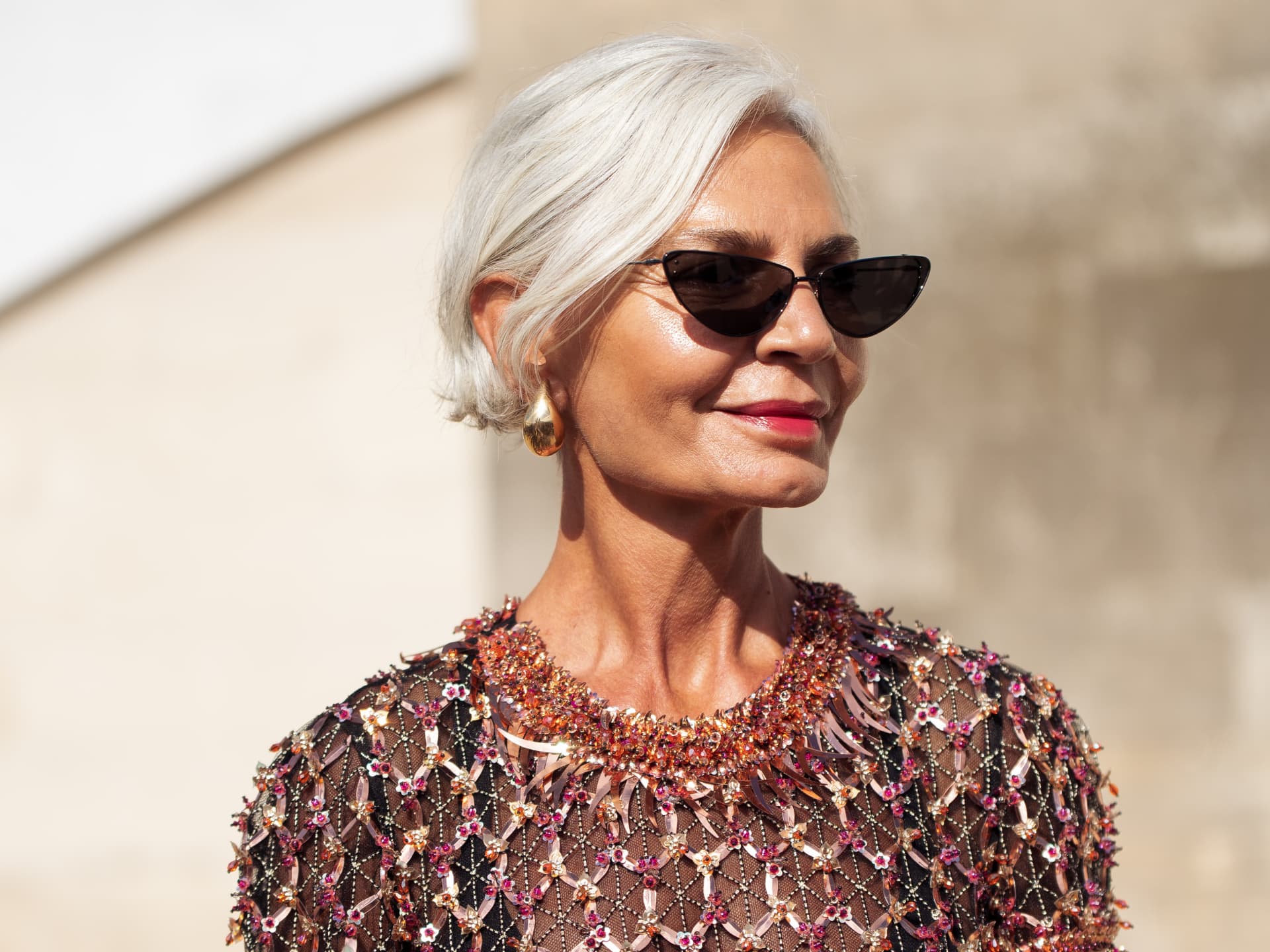 Asymmetrische Frisuren ab 50 - Grece Ghanem mit asymmetrischem Micro Bob