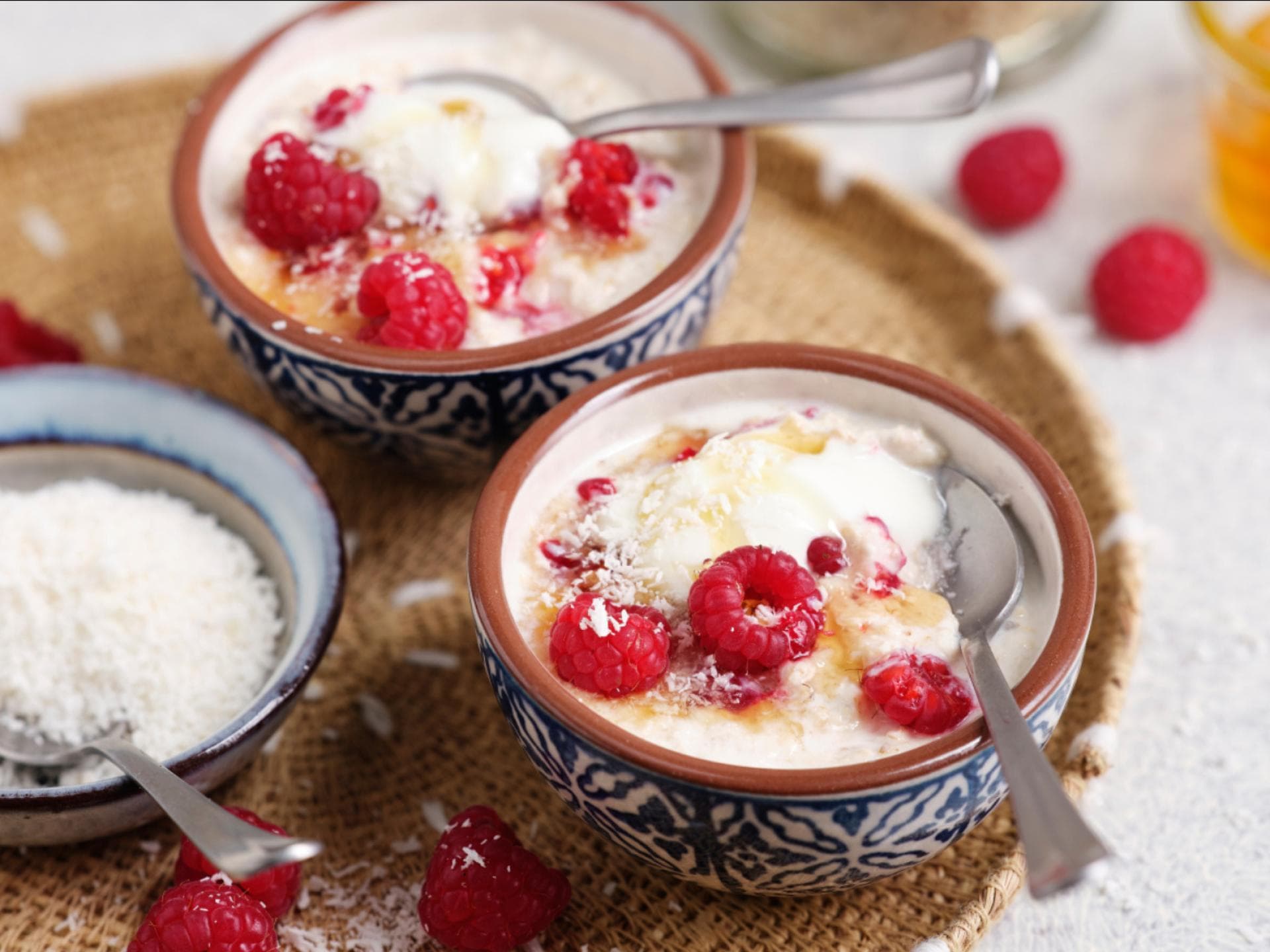 Haferbrei mit Kokos und Früchten 