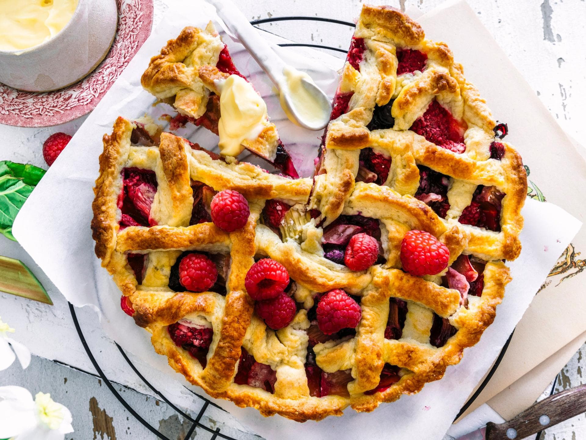 Rhabarber-Tarte mit Beeren 