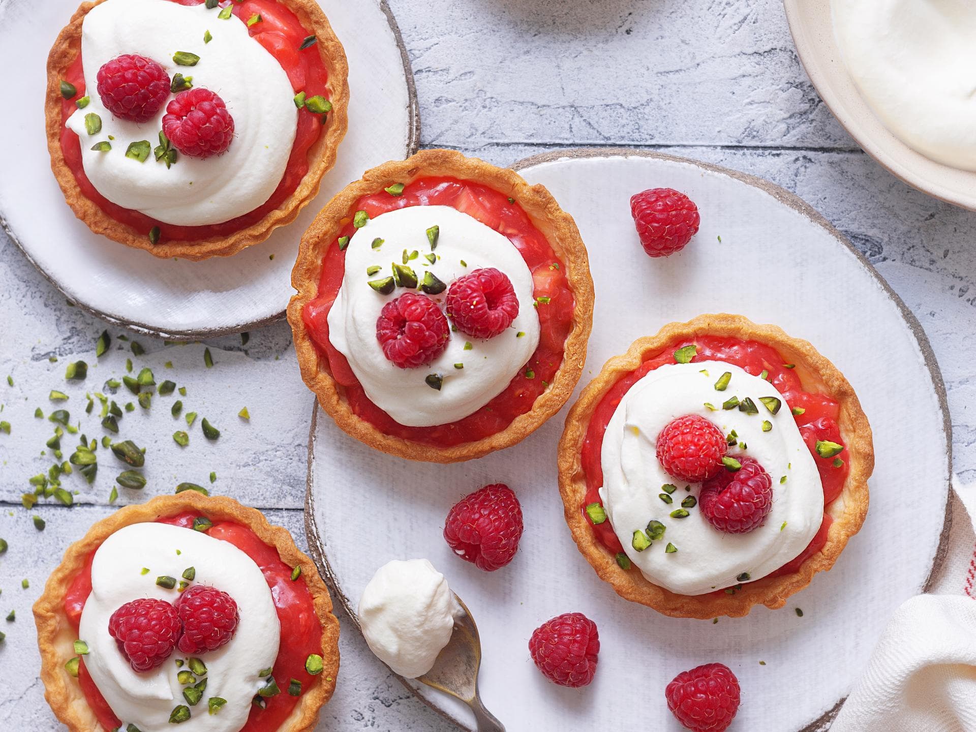Rhabarber-Torteletts mit Himbeeren 