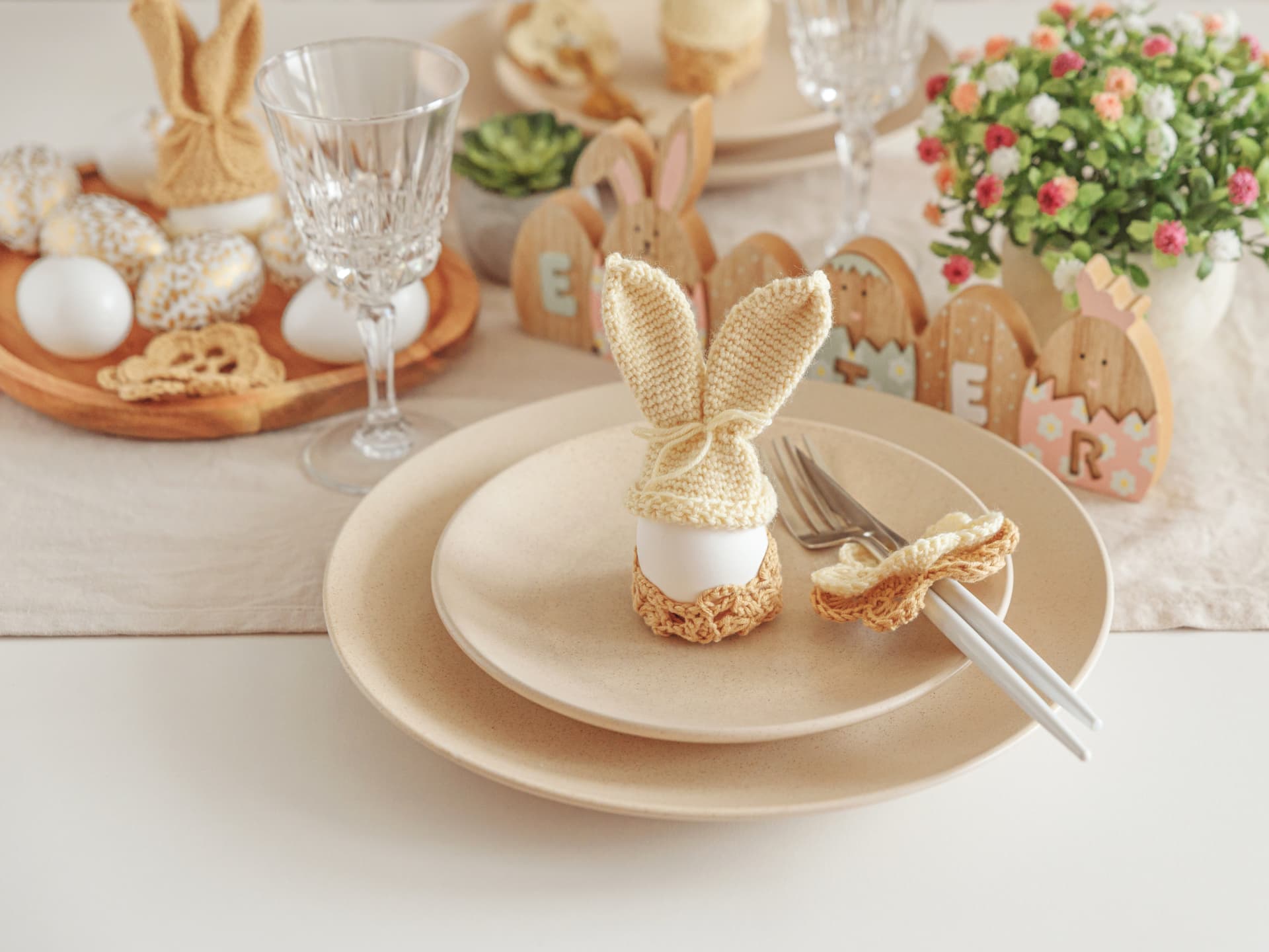 Ich stelle Ihnen die schönsten Strickanleitungen für Ostern vor! Stricken für Ostern - Eierwärmer im Osterhasen-Design