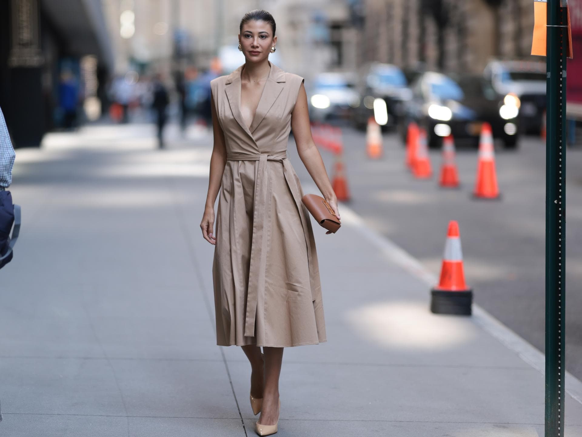 Elegantes Wickelkleid Streetstyle 