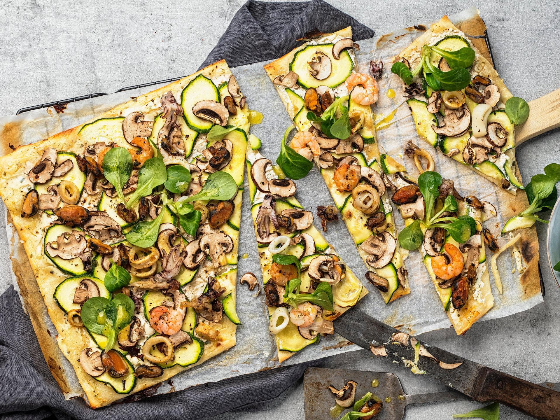 Flammkuchen mit Meeresfrüchten 