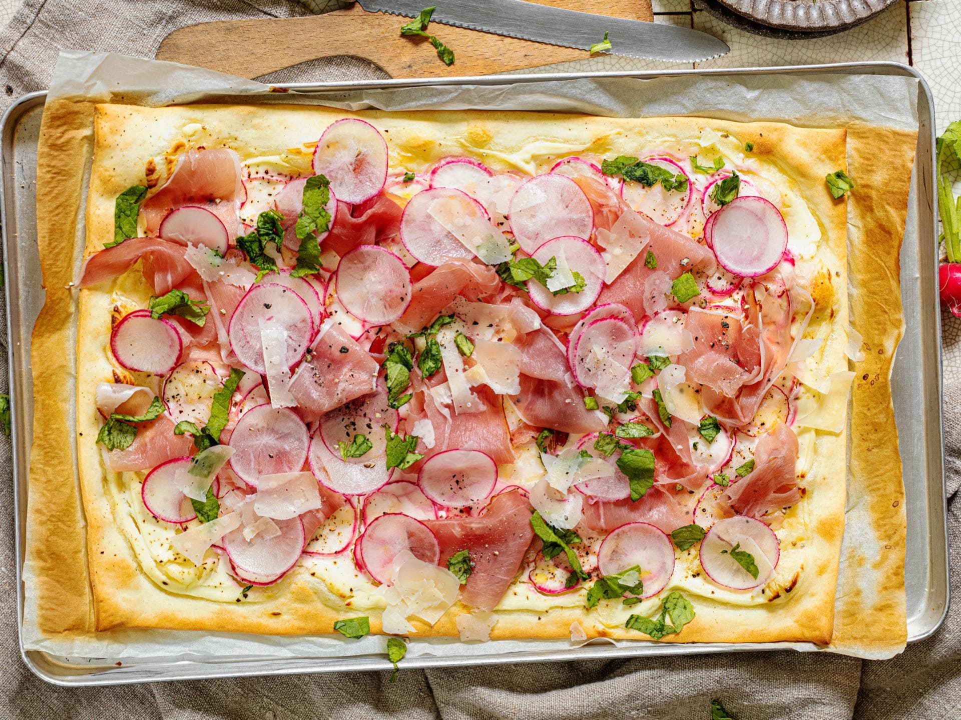 Flammkuchen mit Radieschen 