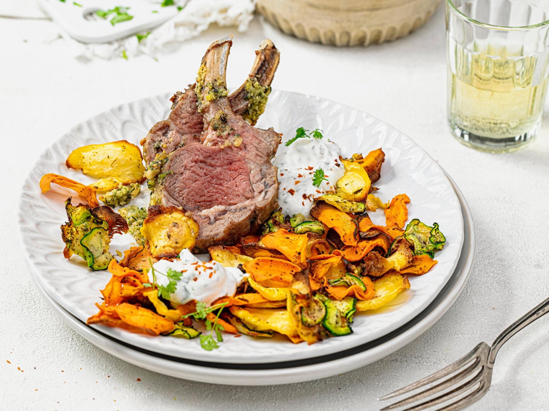 Lammkarrée mit Kräuter-Pinienkernkruste 