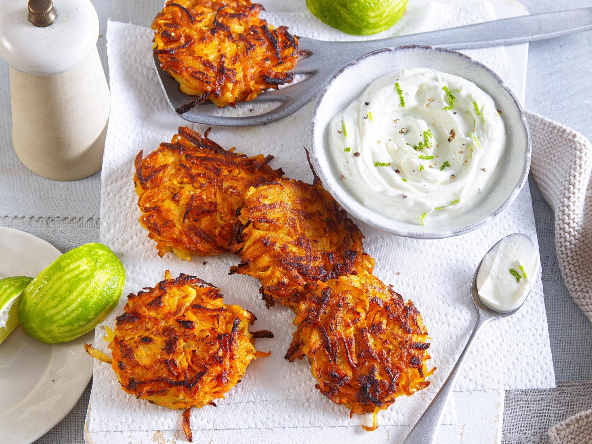 Süßkartoffelpuffer mit Limettendip Süßkartoffelpuffer mit Limettendip