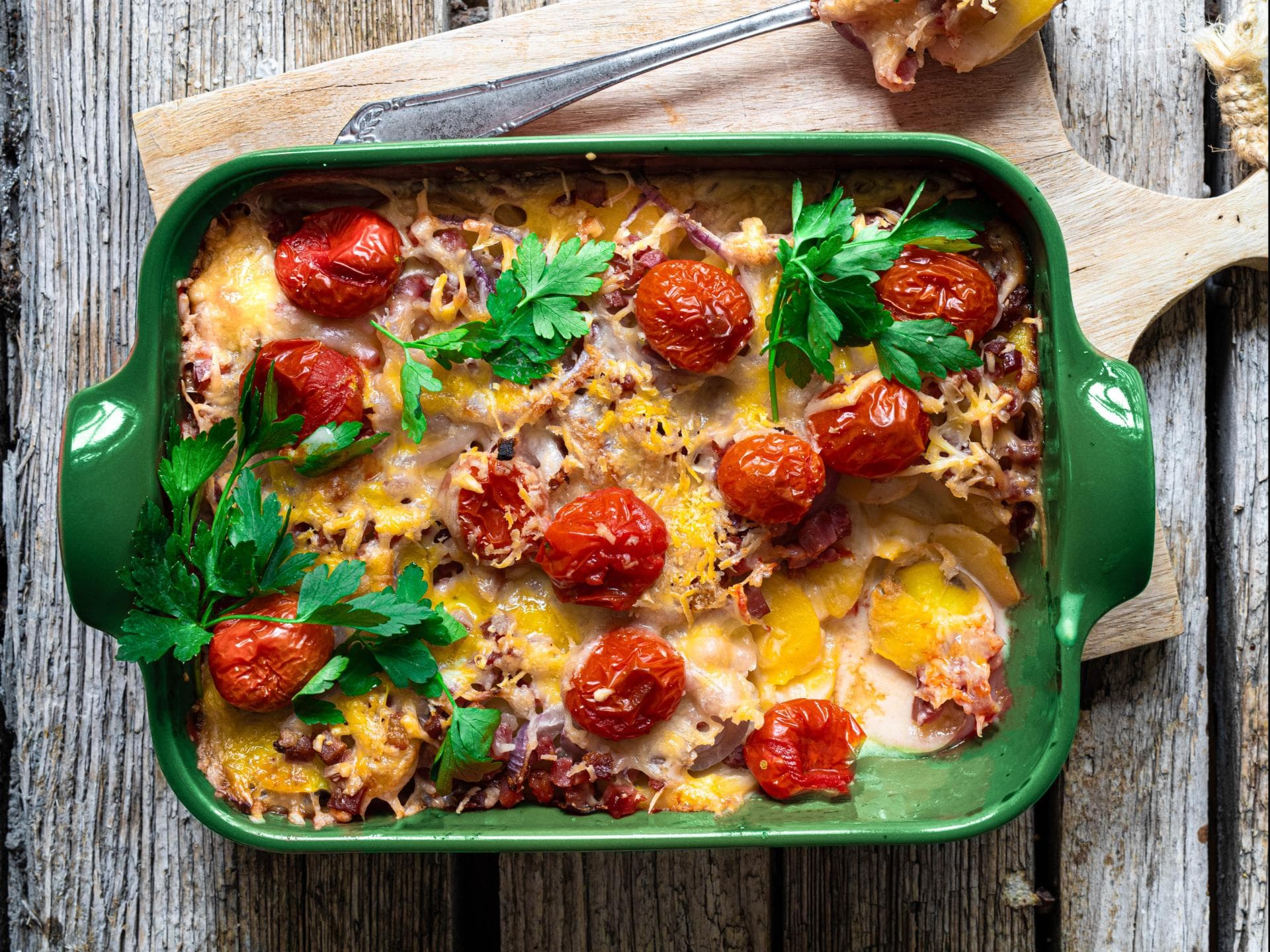 Kartoffelgratin mit Speck und Tomaten Kartoffelgratin mit Speck und Tomaten