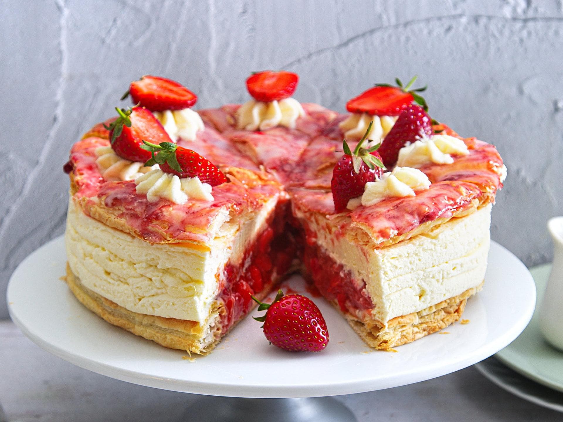 Erdbeer-Torte mit Blätterteig Erdbeer-Torte mit Blätterteig