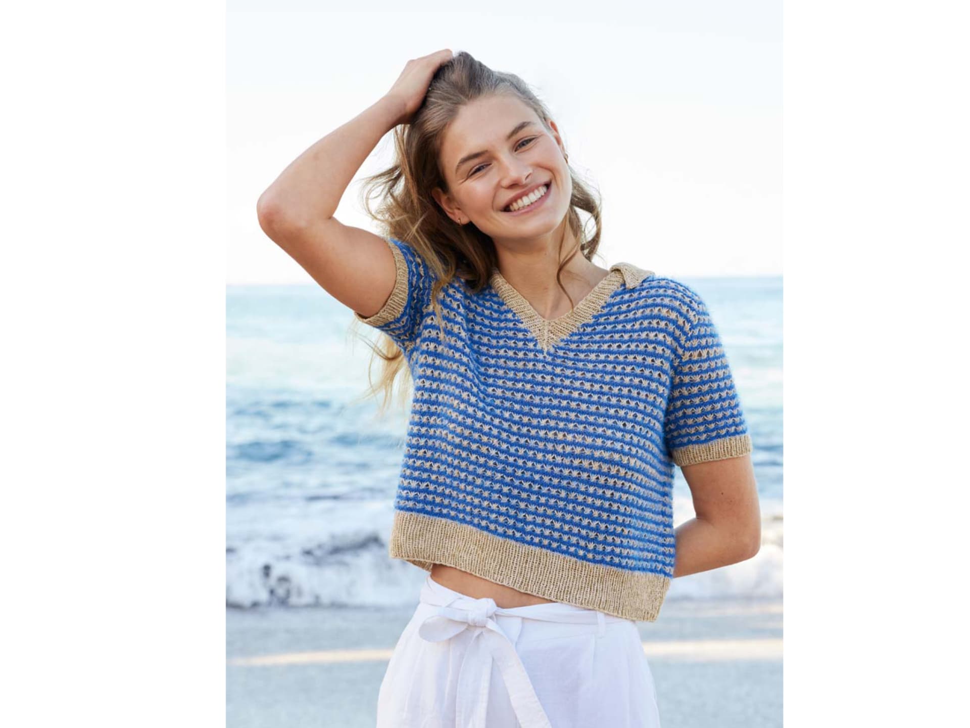 Model in gestricktem Polo-Shirt von Lana Grossa