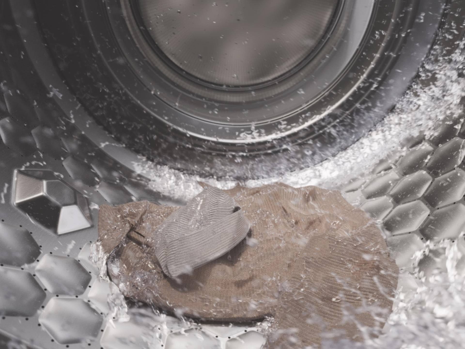 Die weltweit erste rippenlose Waschtrommel sorgt für unerreicht effektive und zugleich schonende Reinigung. In der InfinityCare Schontrommel1 werden selbst sensible Kleidungsstücke aus Naturmaterialien sauber und frisch.