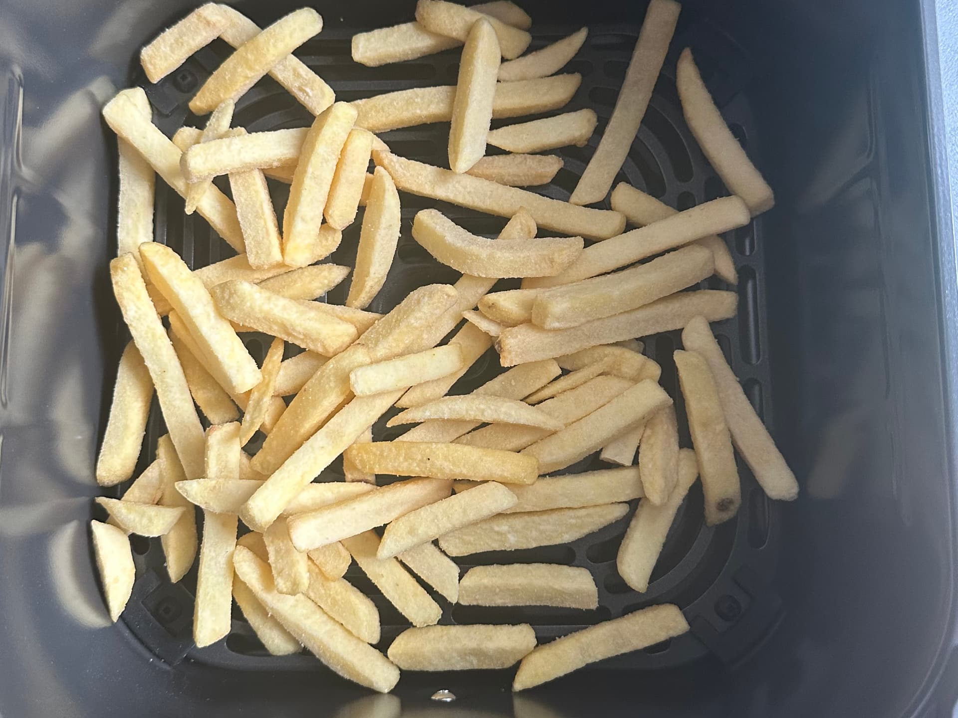 So sahen die Pommes vor der Zubereitung im Airfryer aus Cosori Airfryer Test - Pommes vor der Zubereitung