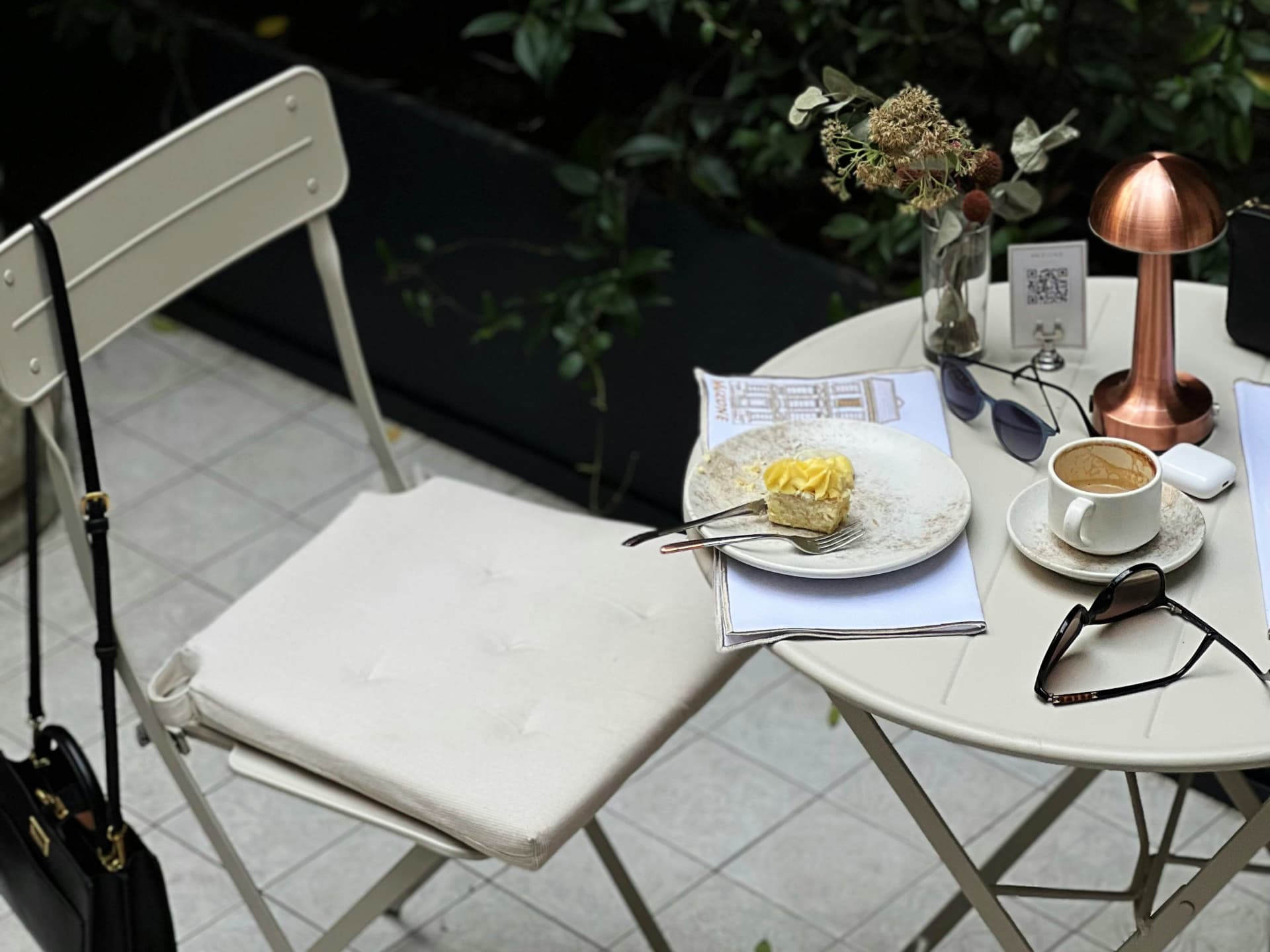 Kleinen Balkon gestalten - platzsparende Möbel