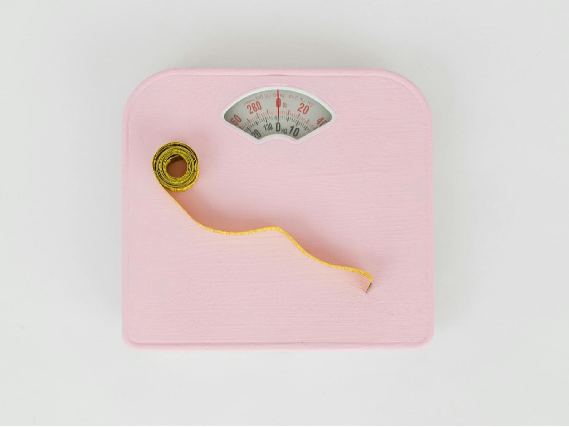Eine Waage in Rosa
