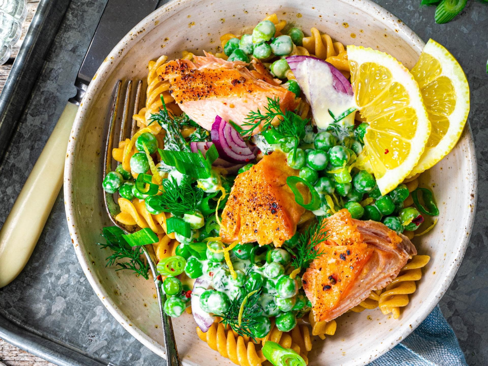 Zitronen-Pasta mit pulled Lachs Zitronen-Pasta mit pulled Lachs