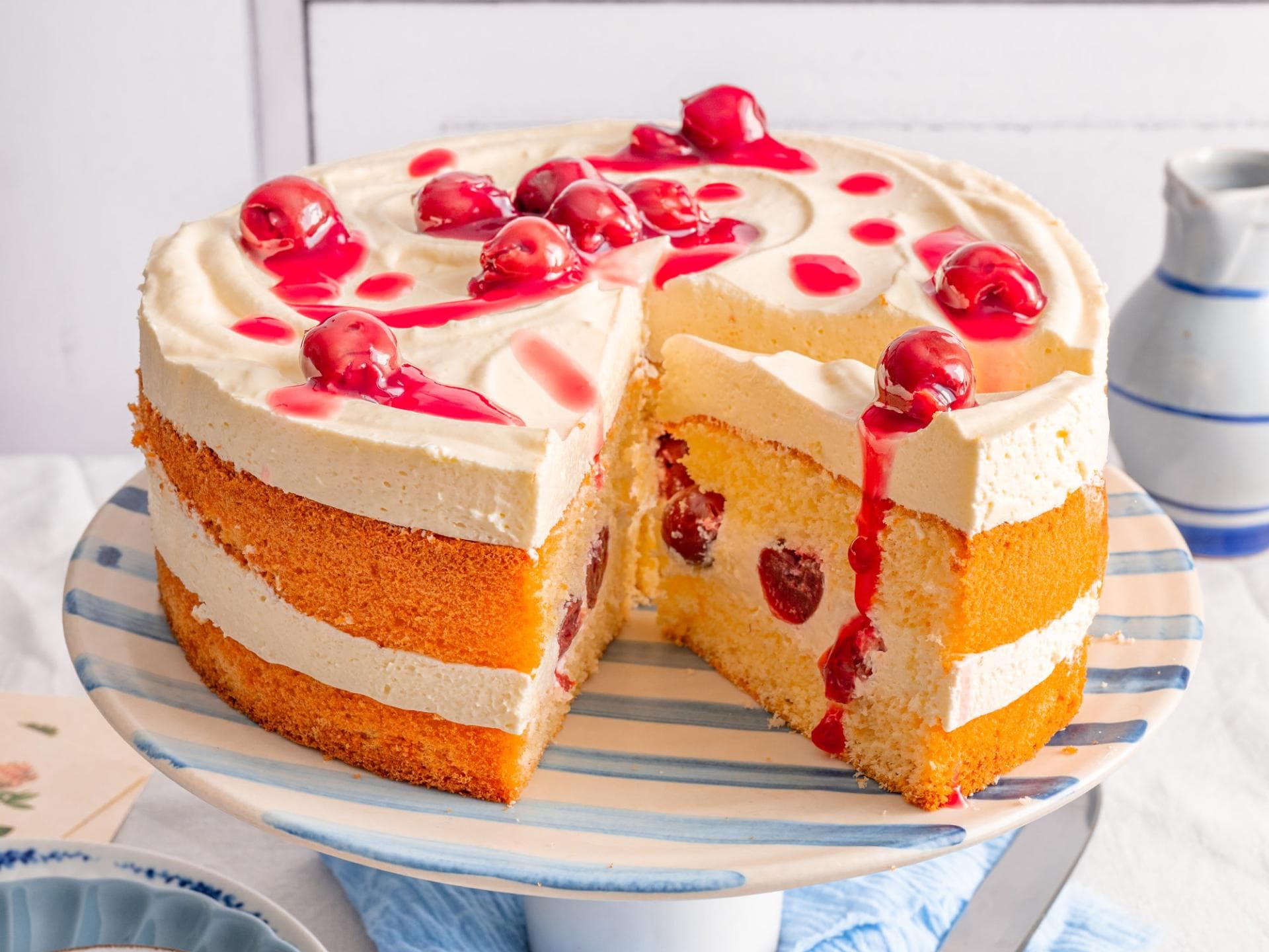 Schmand-Torte mit Kirschen Schmand-Torte mit Kirschen