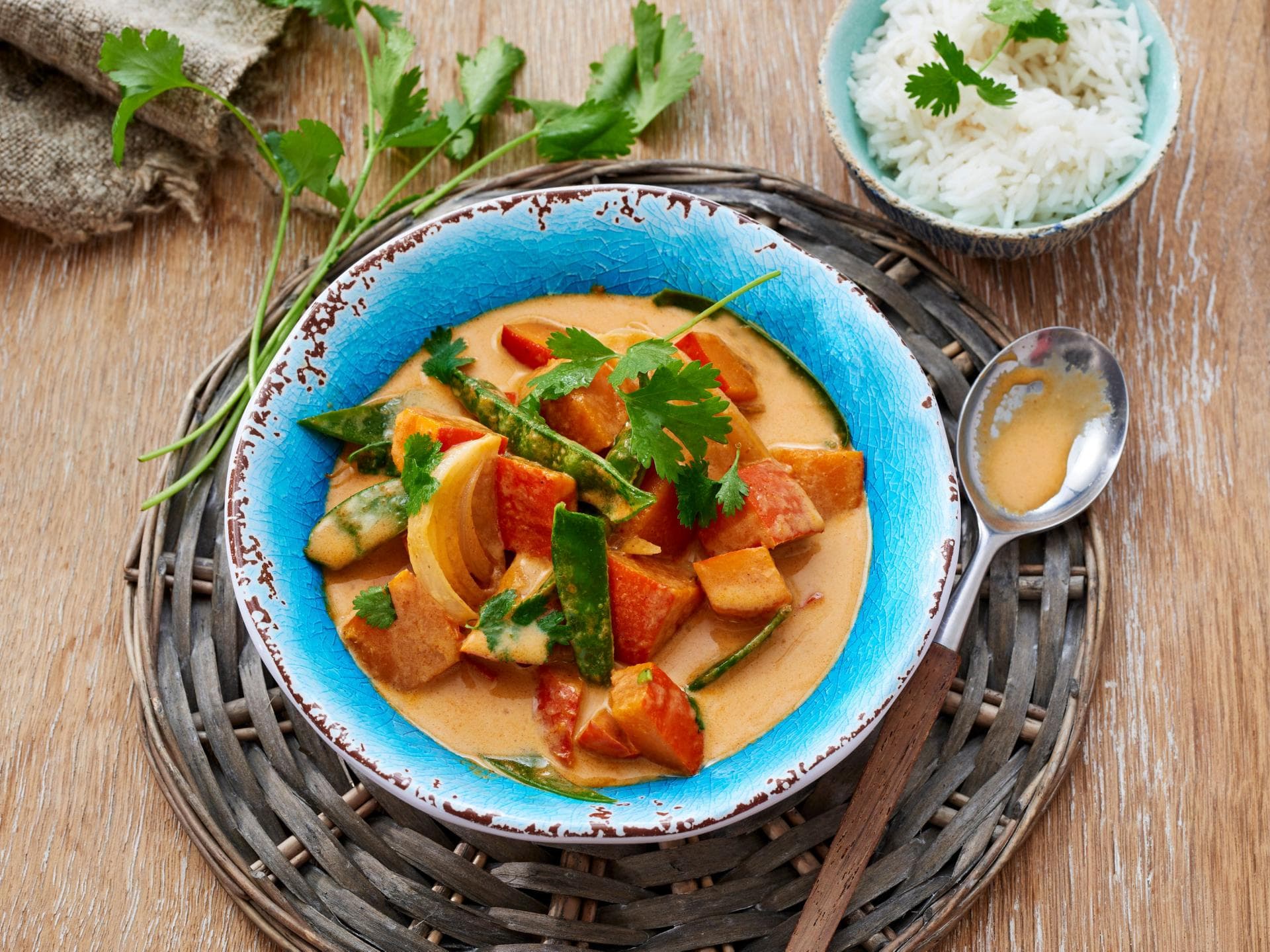 Kürbiscurry mit Zuckerschoten  Kürbiscurry mit Zuckerschoten