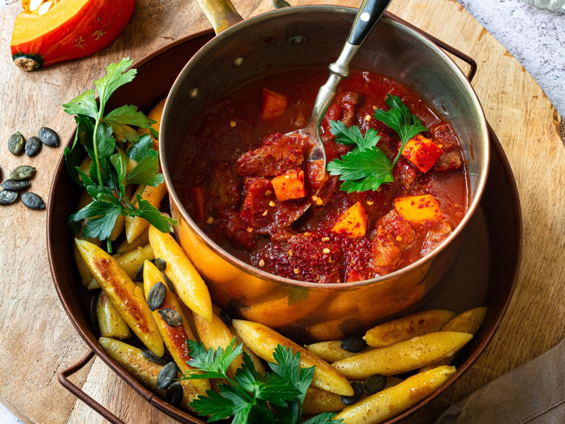Kürbis-Gulasch mit Schupfnudeln  Kürbis-Gulasch mit Schupfnudeln
