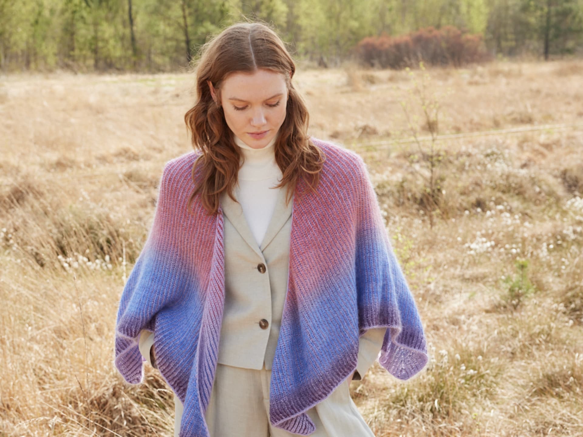 Strickanleitung für das Poncho-Schultertuch von Lana Grossa Model in Poncho-Schultertuch von Lana Grossa