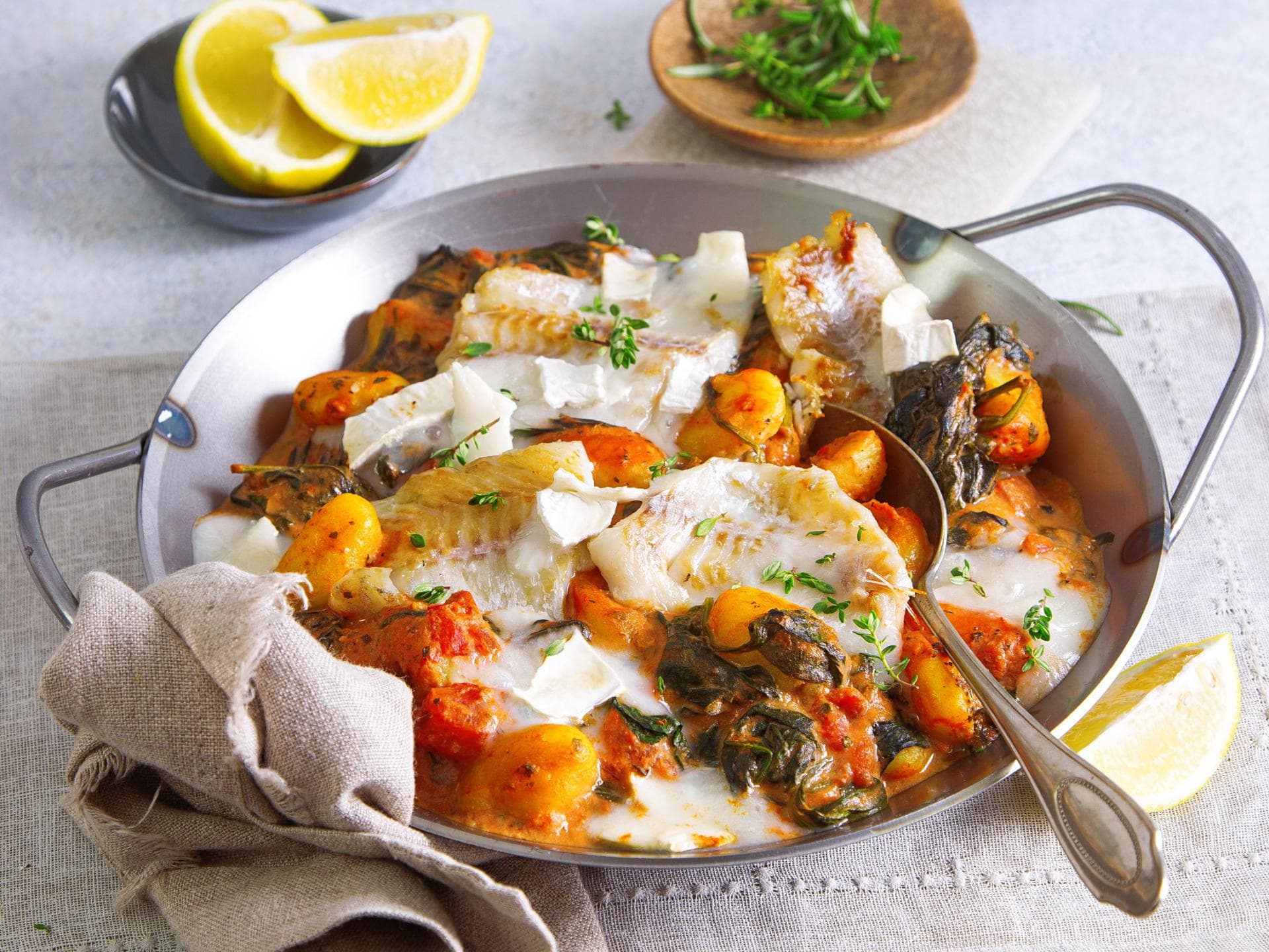Gnocchi-Spinatpfanne mit Fisch Gnocchi-Spinatpfanne mit Fisch