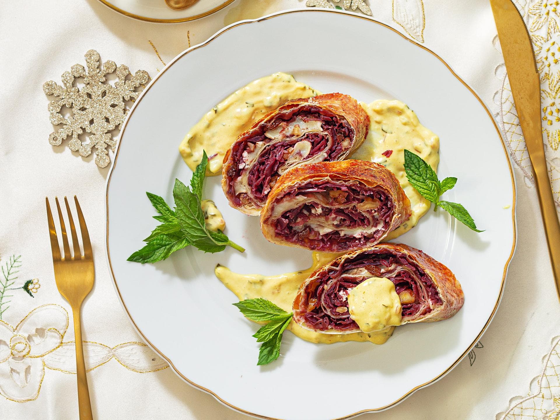 Weihnachtlicher Strudel mit Rotkohl Weihnachtlicher Strudel mit Rotkohl