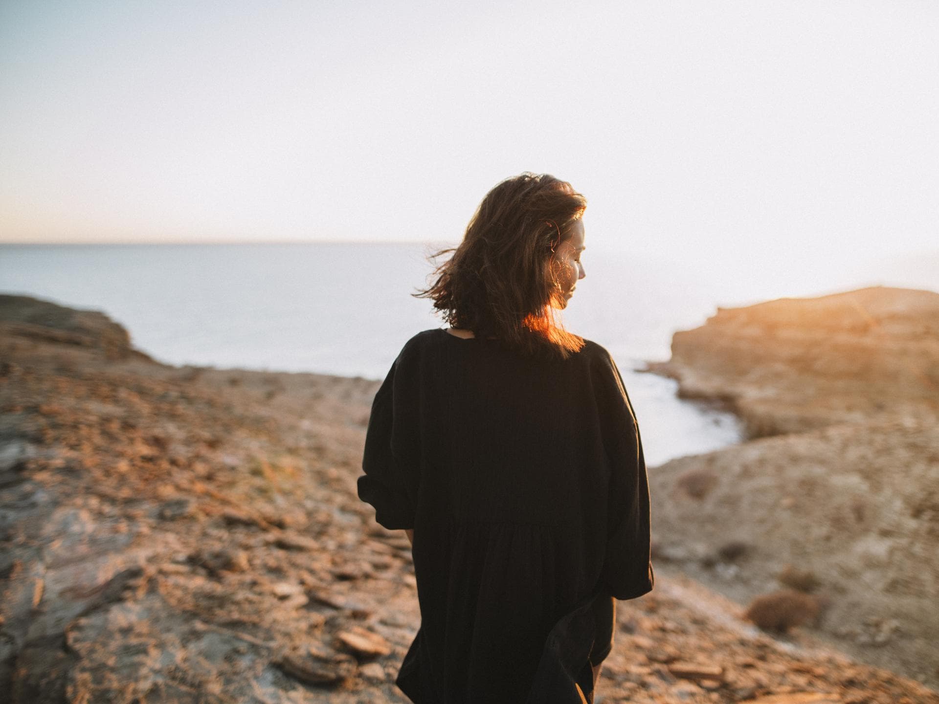 Frau am Meer auf Gran Canaria