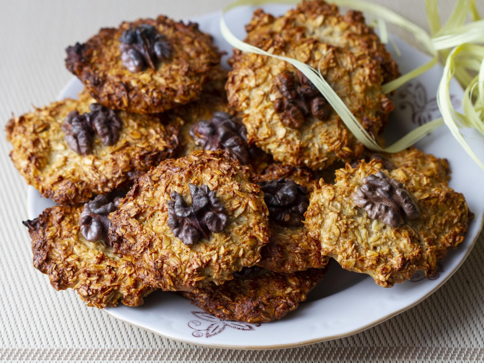 Walnussplätzchen mit Schnittlauch Walnussplätzchen mit Schnittlauch
