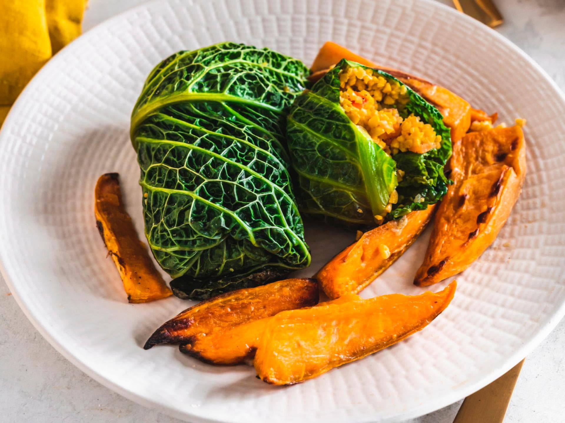 Wirsingrouladen mit Süßkartoffel 