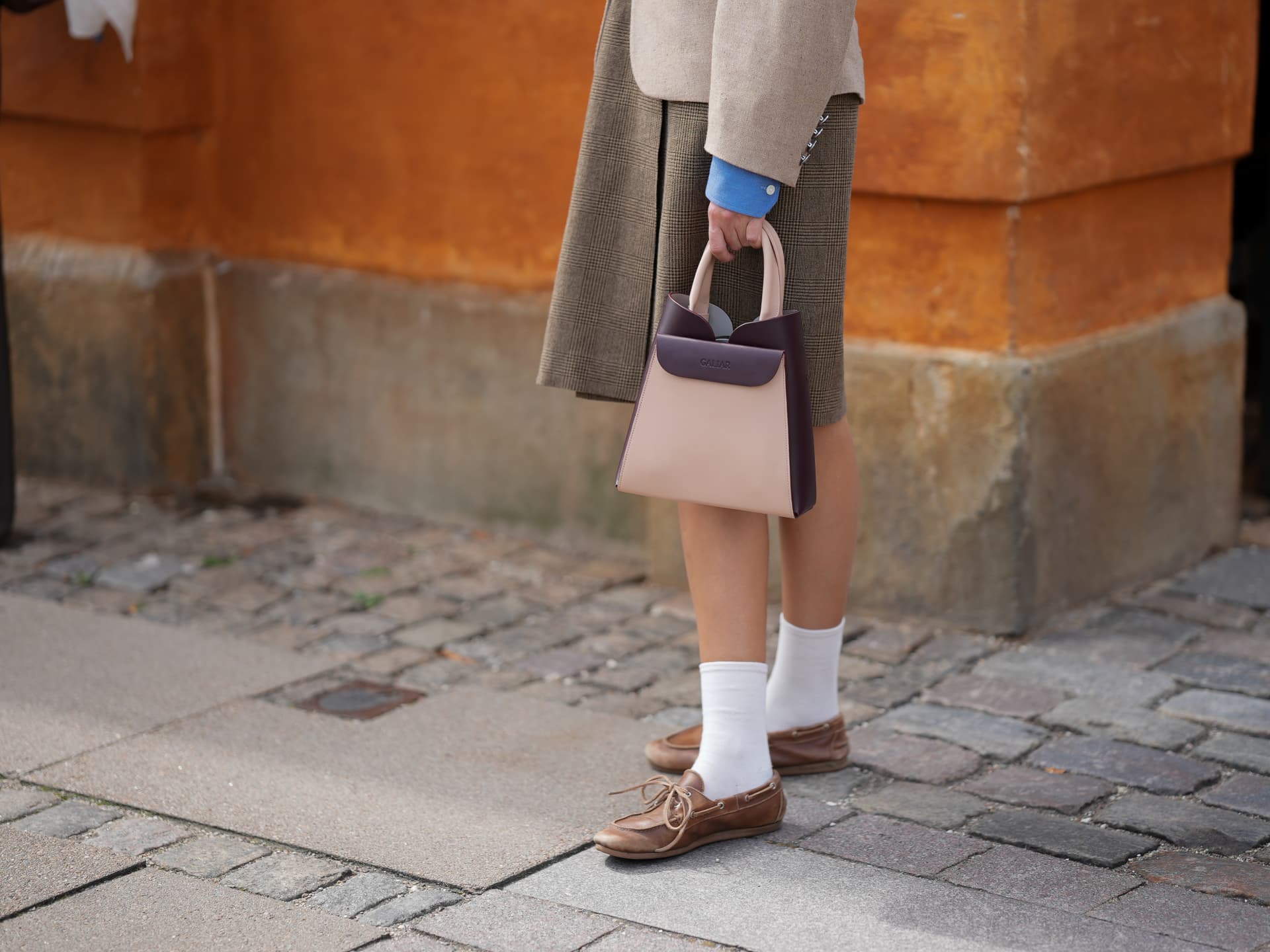 Bootsschuhe sind der überraschendste Schuhtrend im Frühjahr Streetstyle mit Bootsschuhen