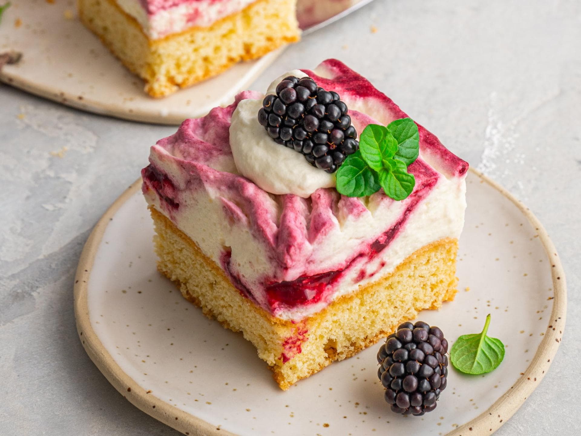 Brombeer-Schmand-Schnitten Brombeer-Schmand-Schnitten