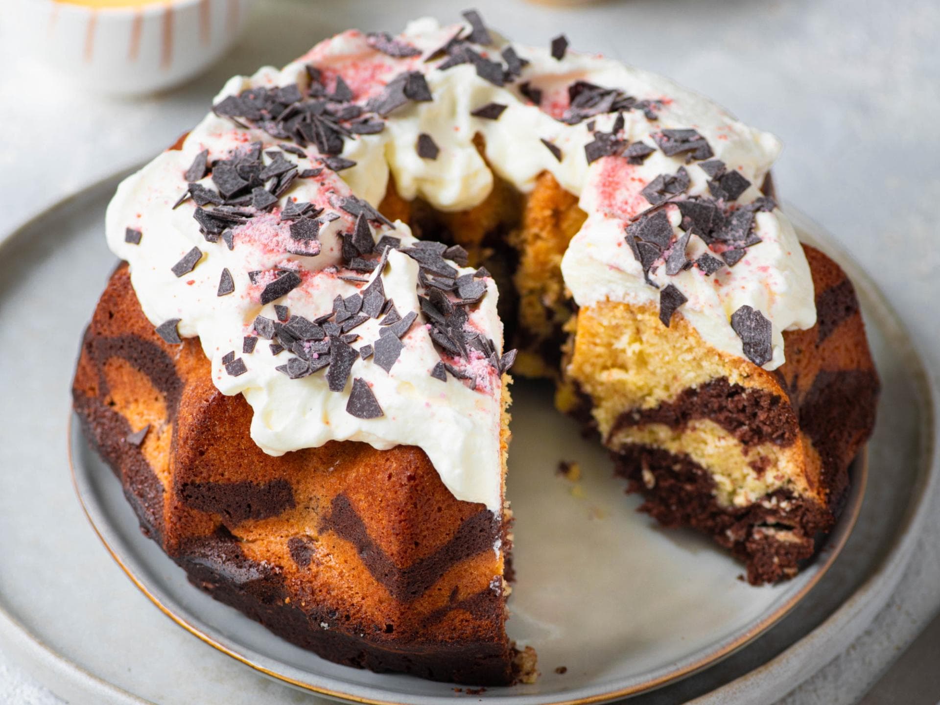 Zebra-Kranzkuchen mit Eierlikör 