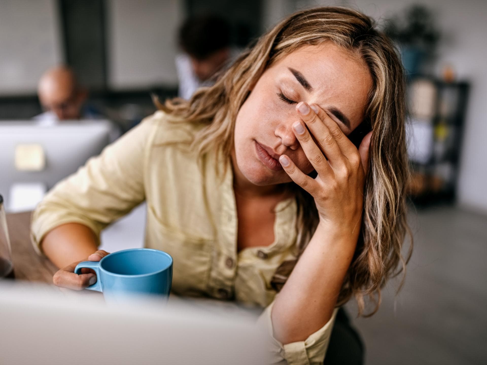 Frau ist völlig geschafft