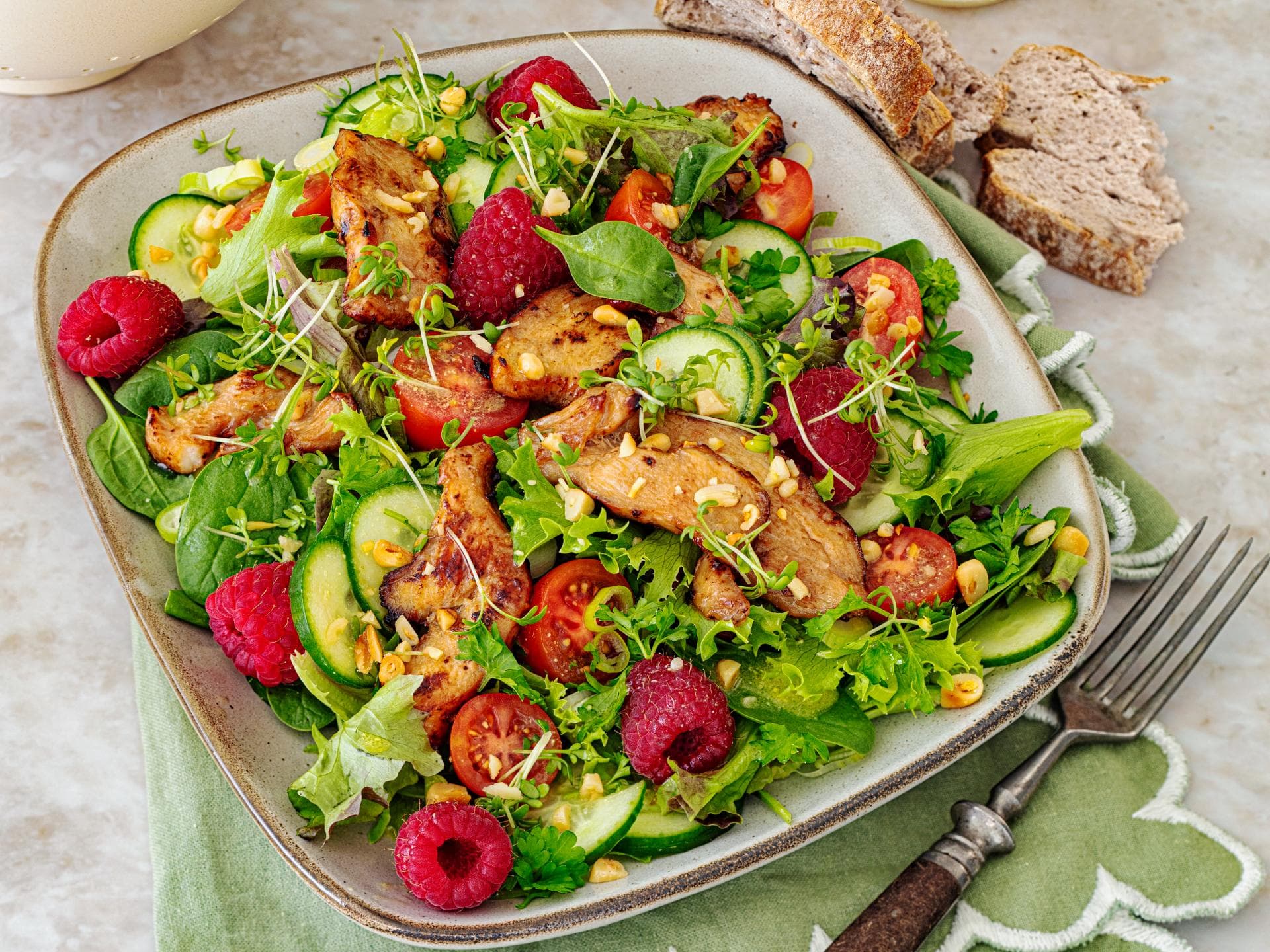 Sommersalat mit Hähnchen Sommersalat mit Hähnchen