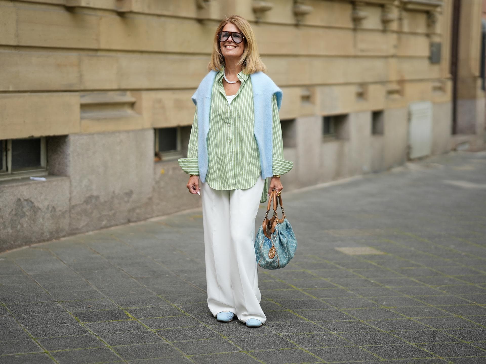 Weiße Hose mit Oversize-Bluse Weiße Hose mit Oversize-Bluse