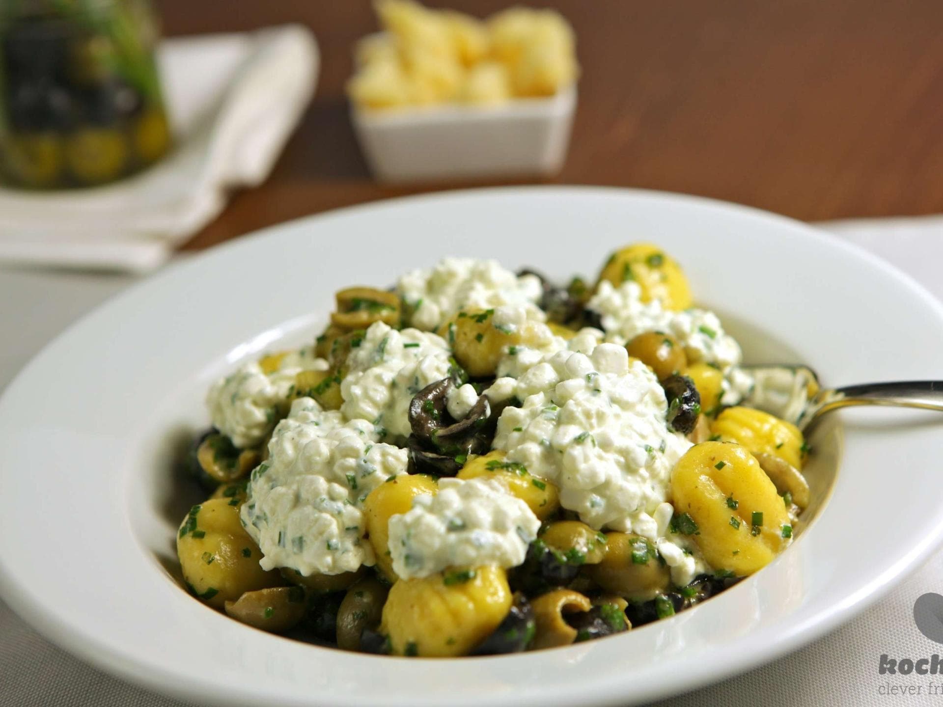 Gnocchi mit Oliven und Hüttenkäse