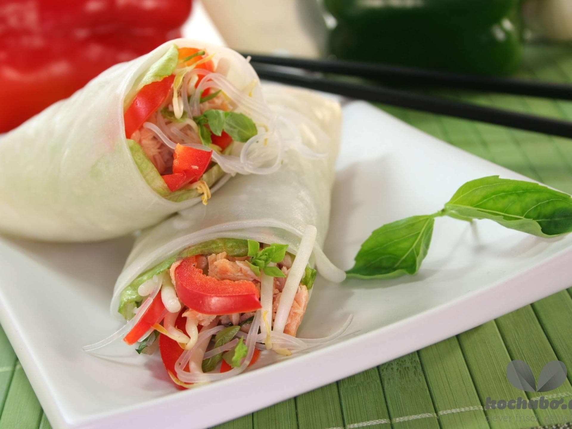 Vietnamesische Reispapier-Röllchen mit Tofu Vietnamesische Reispapier-Röllchen mit Tofu