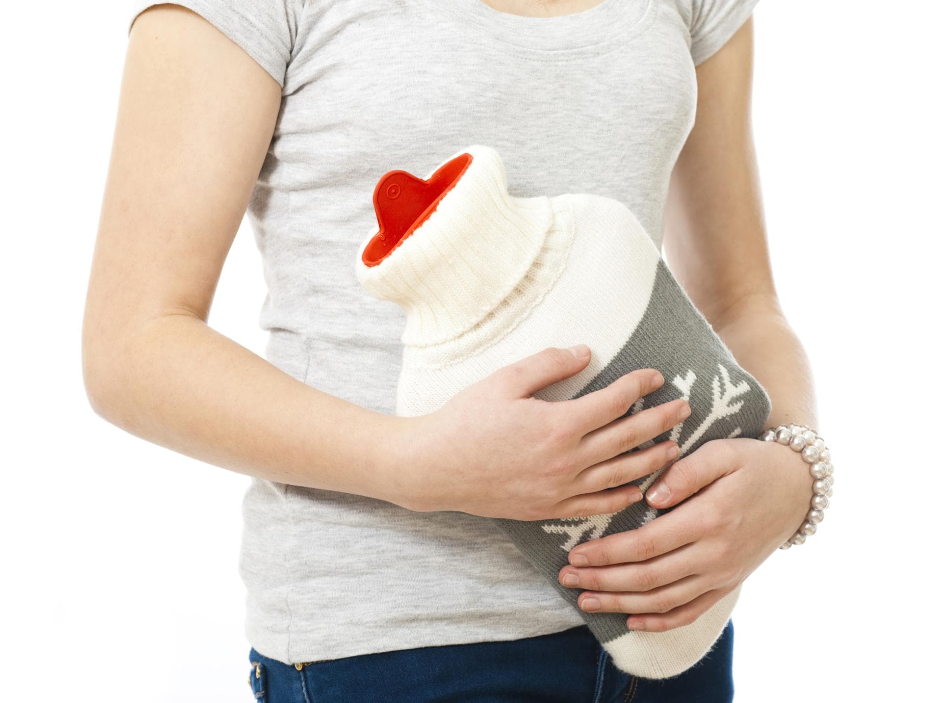 Menstruation Frau mit Regelschmerzen - Wir geben Tipps, wie Sie gut durch die Menstruation kommen