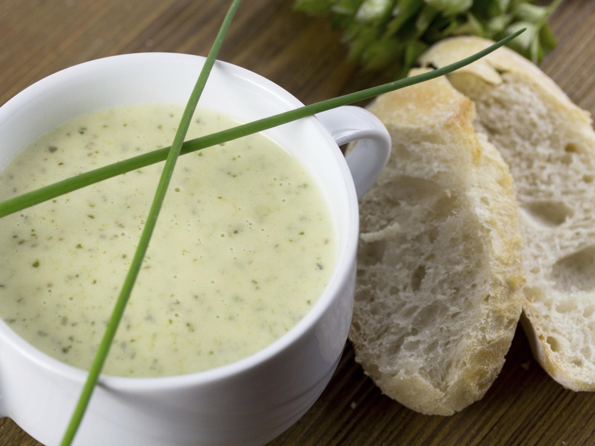 Kräutersuppe - So gelingt Ihnen eine leckere und gesunde Kräutersuppe