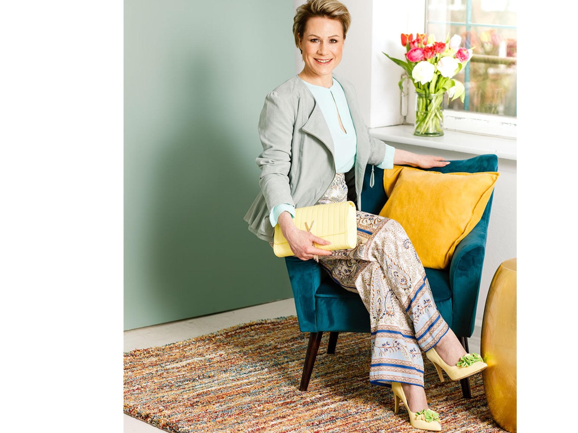 Mandy ausgeschick in Seidenhose