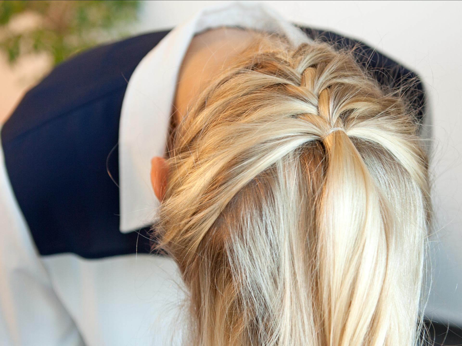 Haare mit französisch geflochtenem Nacken