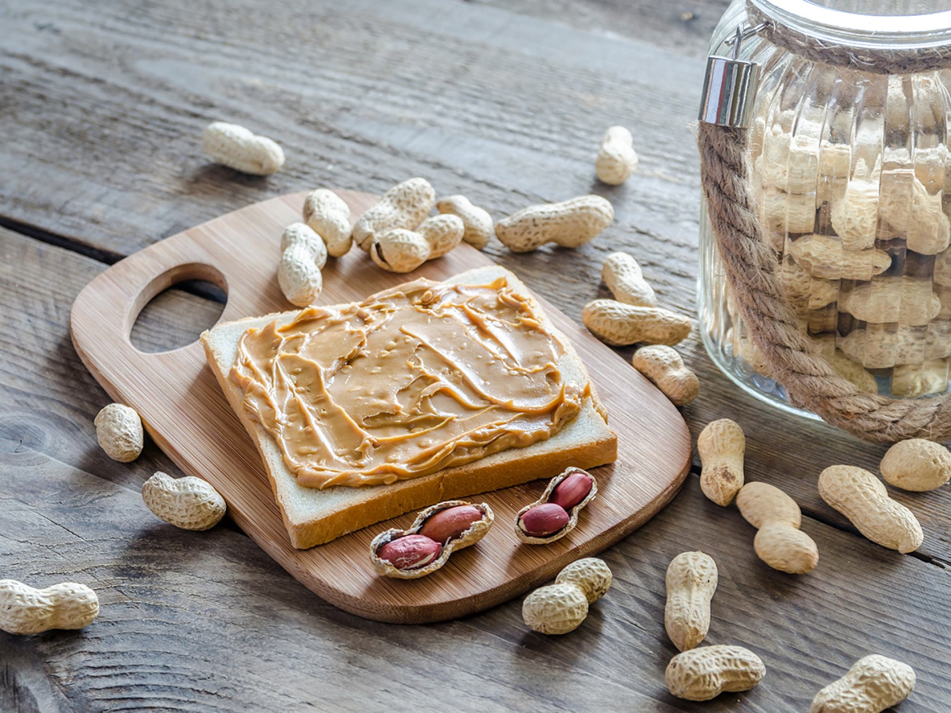 Erdnussbutter und Toast bilden ein ideales Frühstück für die Militär-Diät 