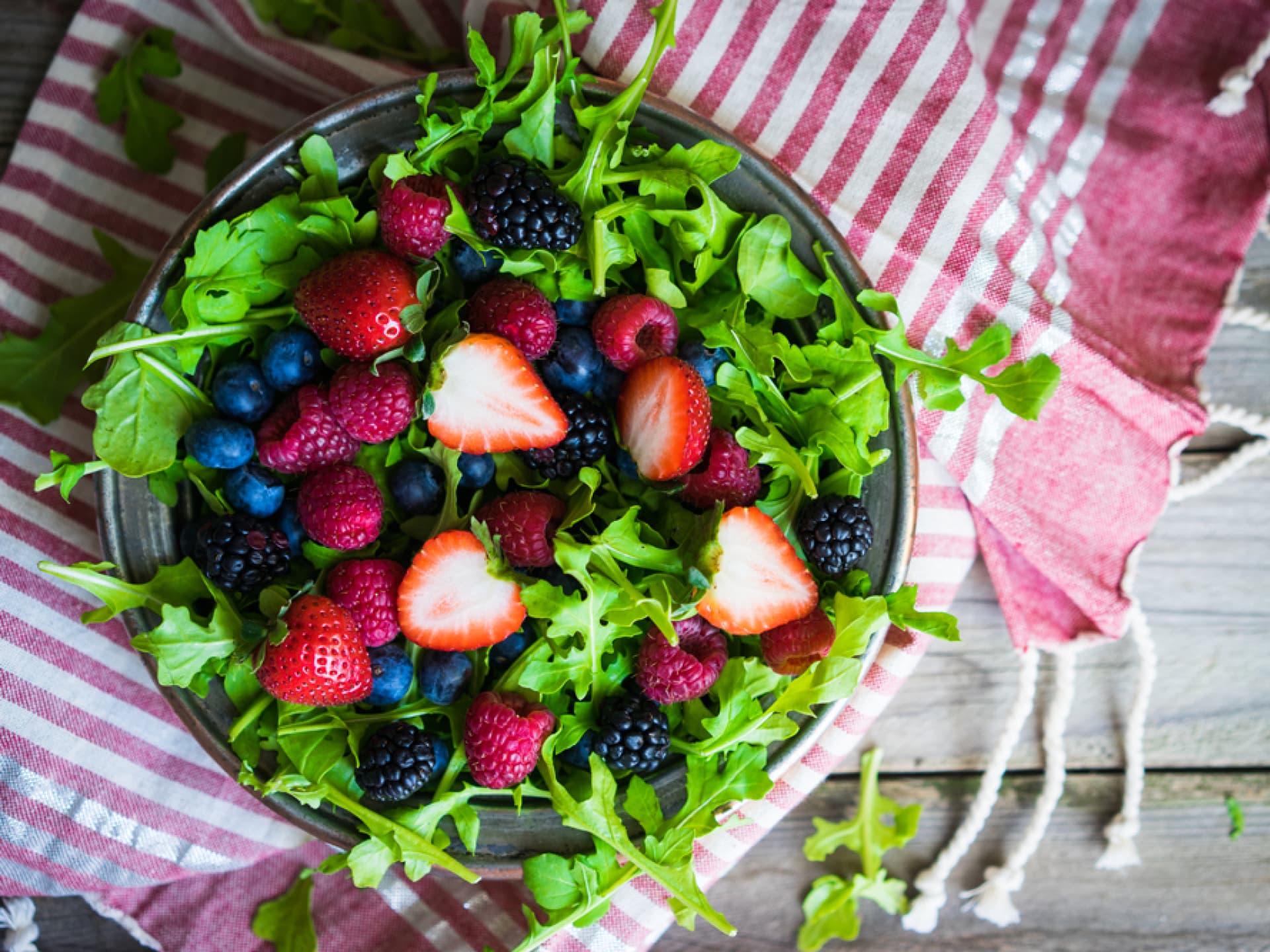 Ein Salat gehört zur Sirtfood-Diät 
