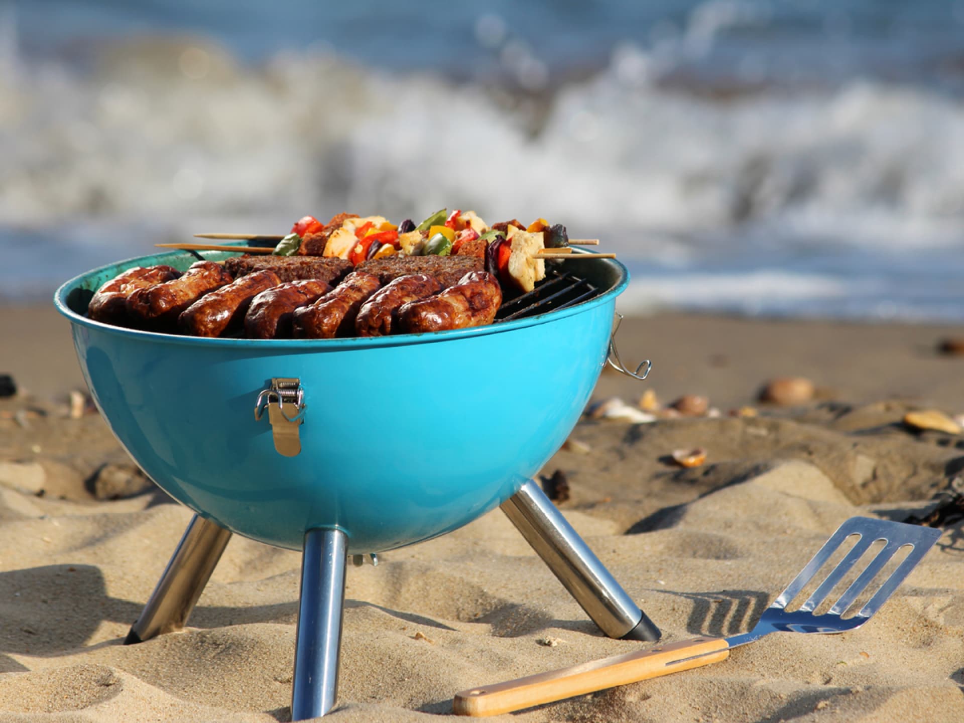 Kugelgrill mit Grillgut