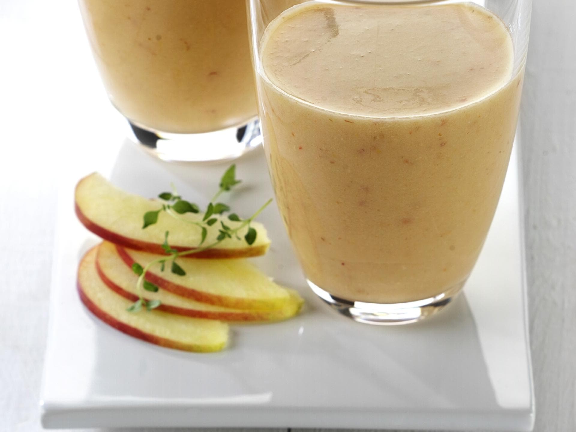 Apfel-Joghurt-Shake mit Haferflocken