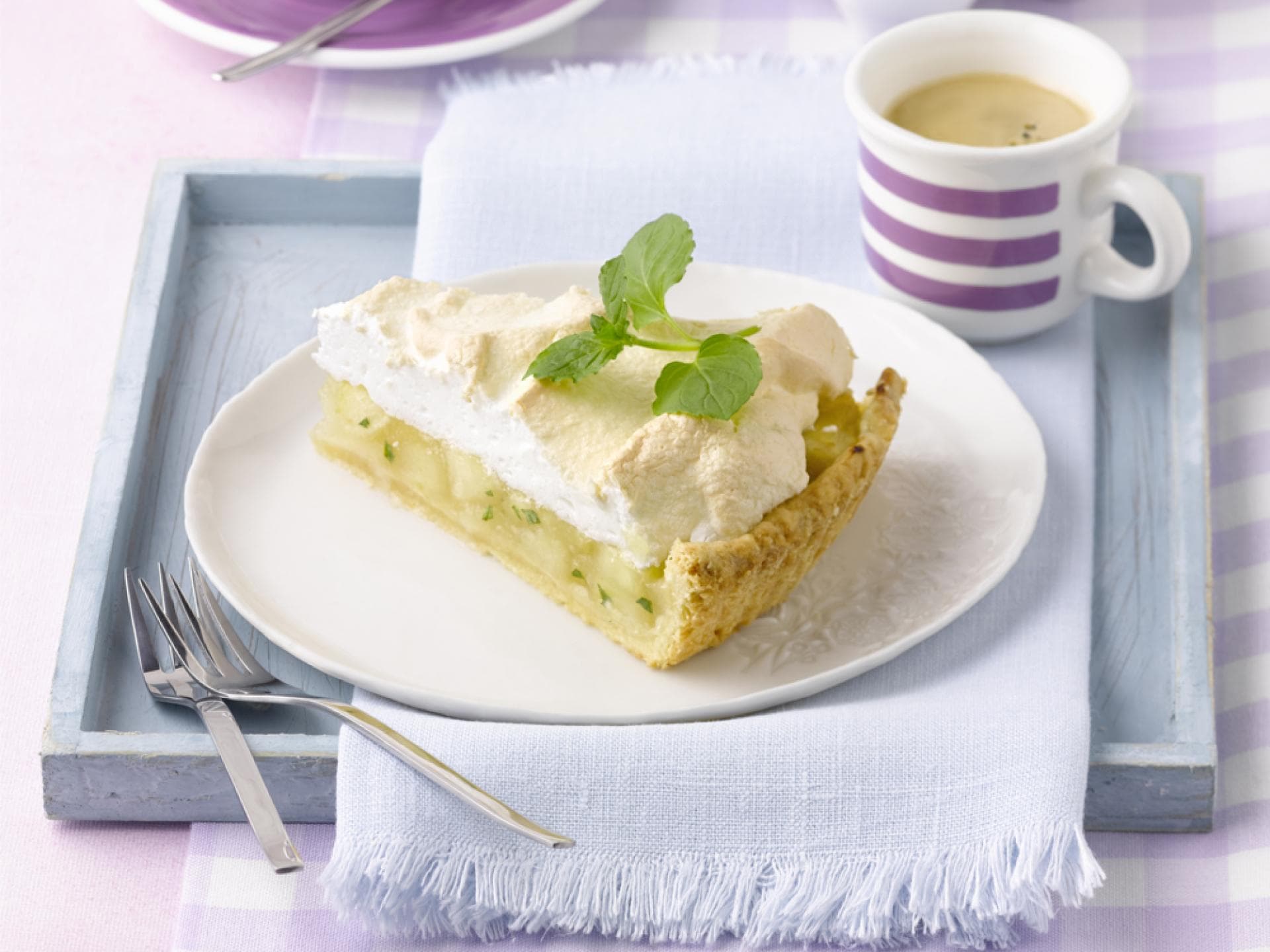 Apfel-Minz-Pie mit Baiserhaube