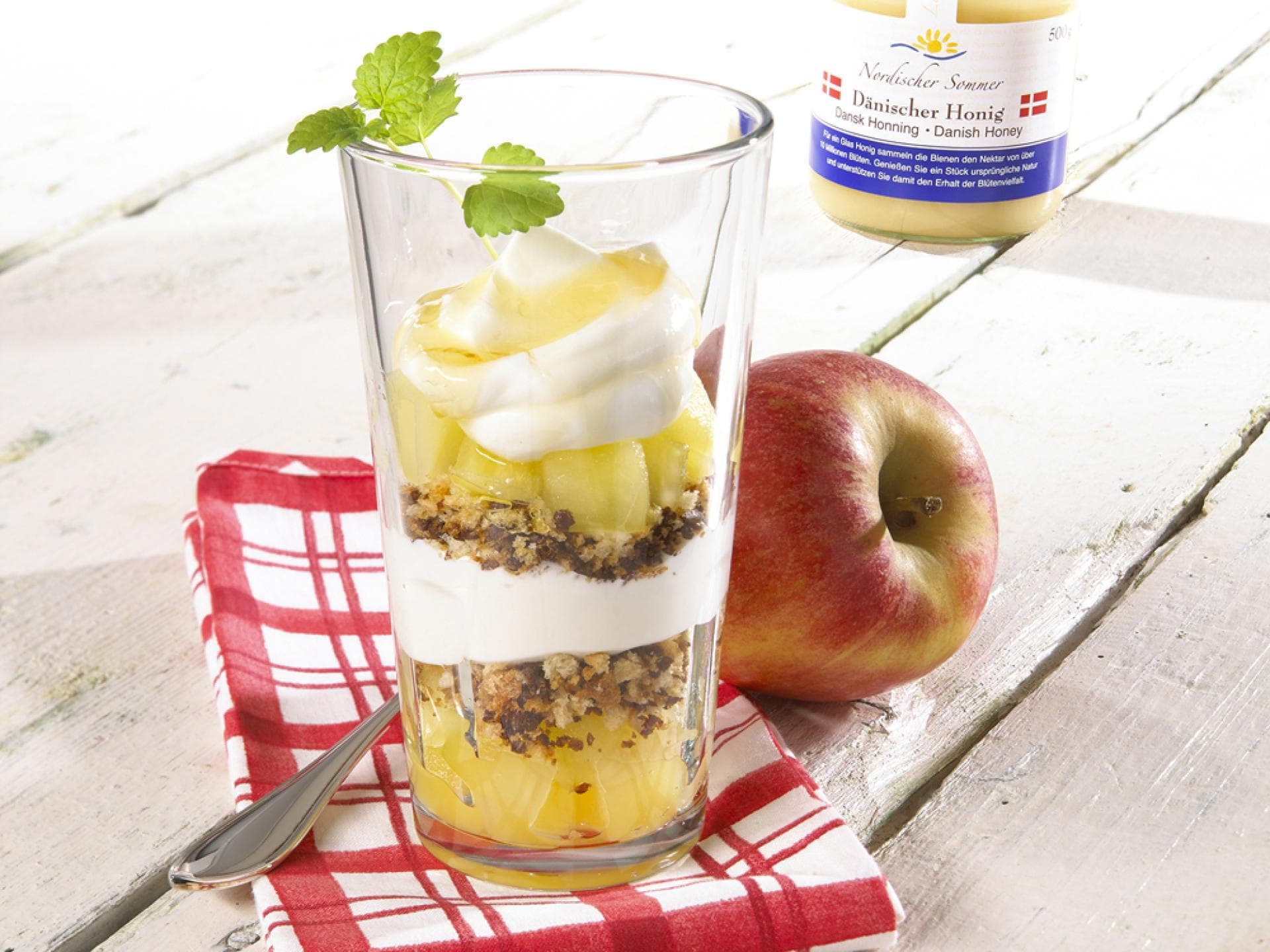 Apfelschichtdessert