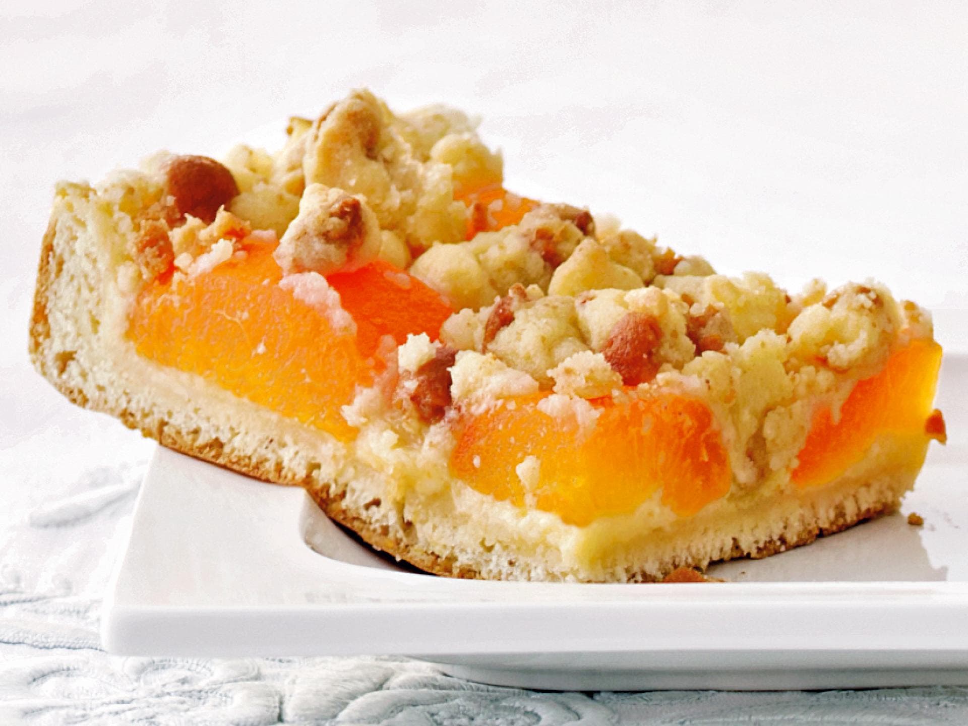 Aprikosenkuchen mit Amaretti-Streuseln Aprikosenkuchen mit Amaretti-Streuseln