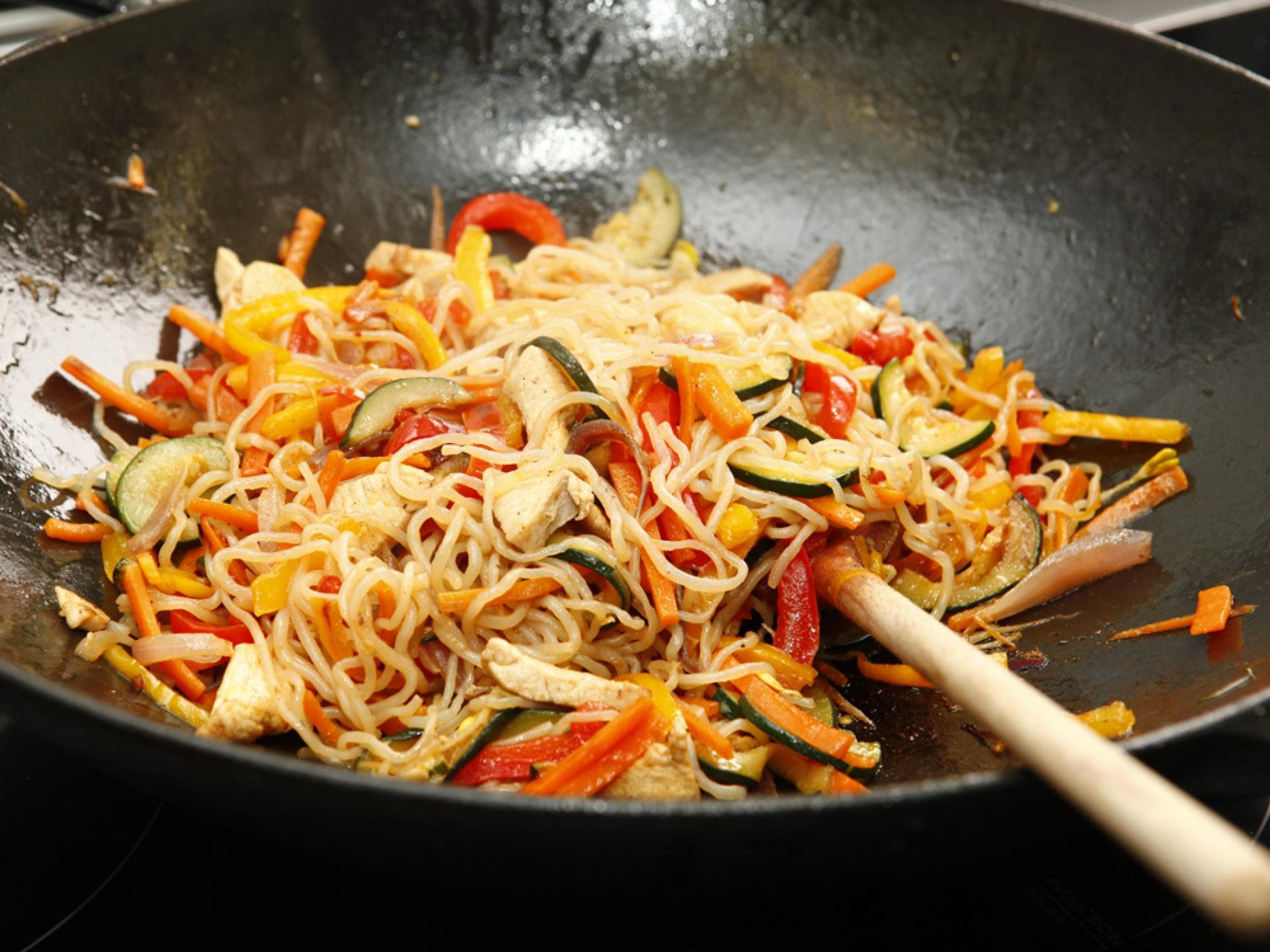 Asia-Bratnudeln mit Gemüse