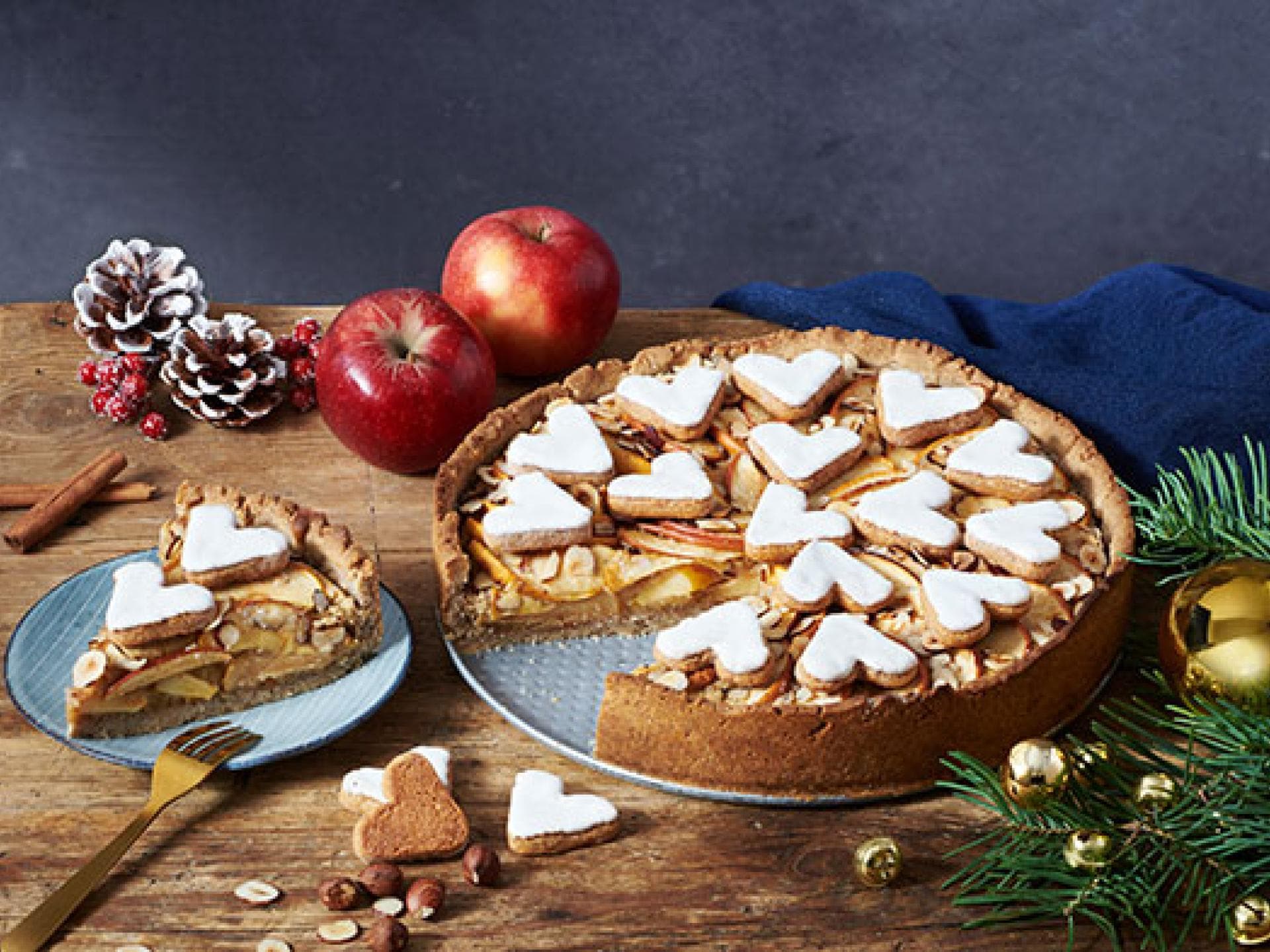 Apfel-Marzipan-Kuchen mit Bahlsen Apfelzimt-Herzen